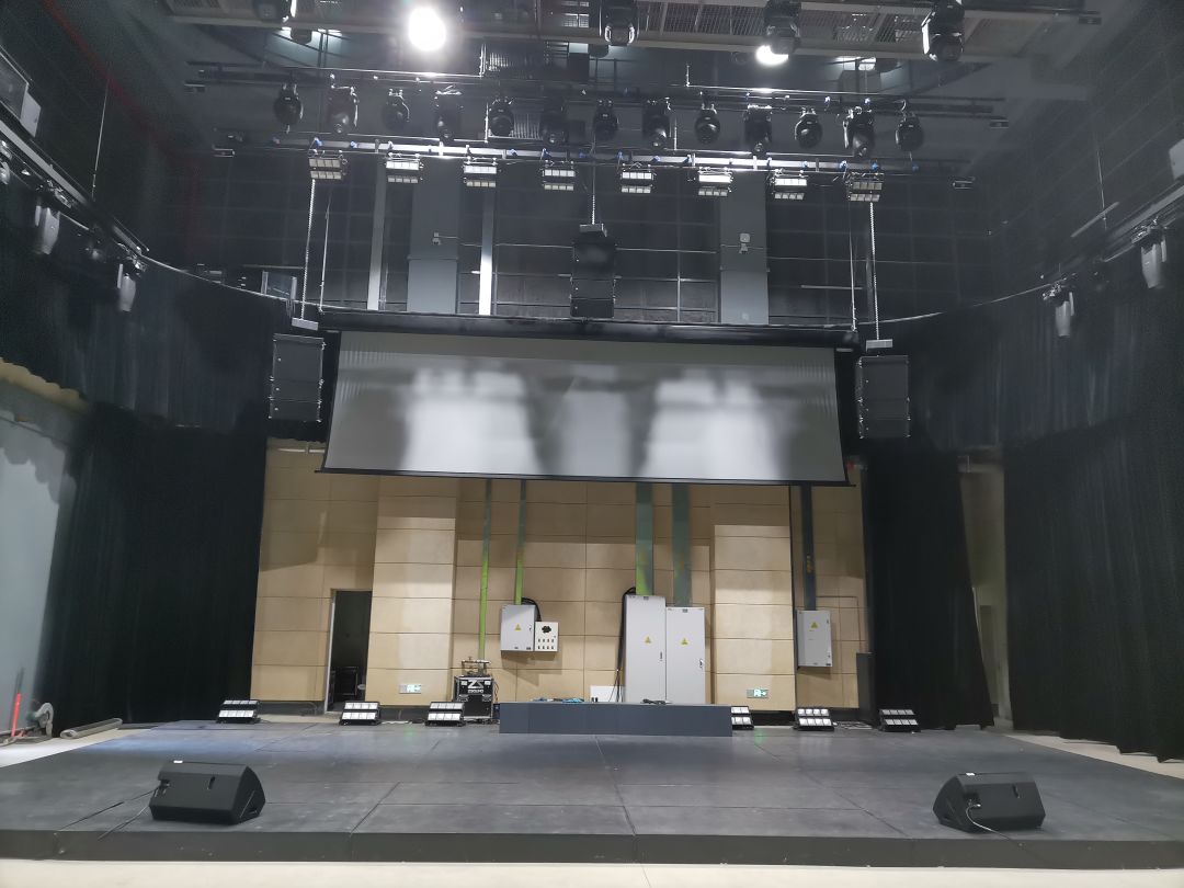 ZSOUND linearray system at Cinema College.